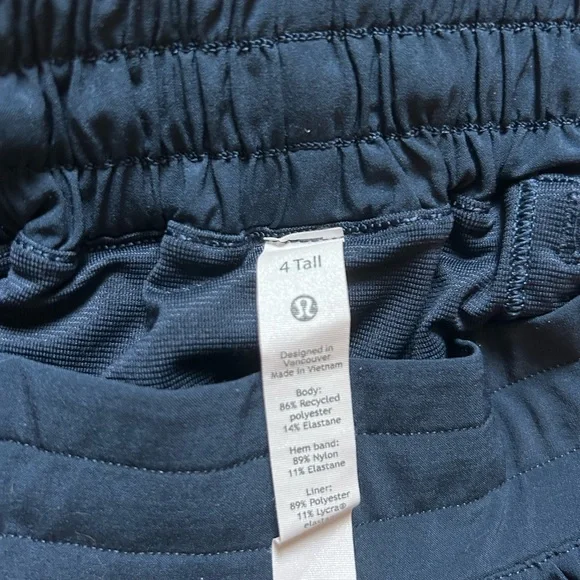 Lululemon Hotty Hot High-Rise Lined Shorts - Picture 3 of 3